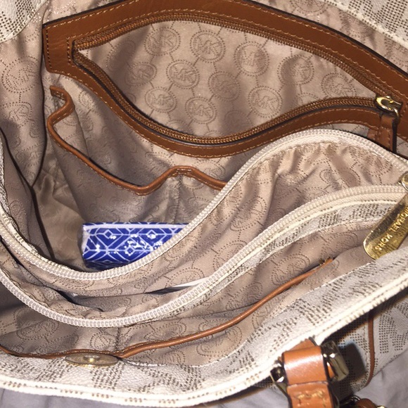 Michael Kors Crossbody Bag - Picture 2 of 3